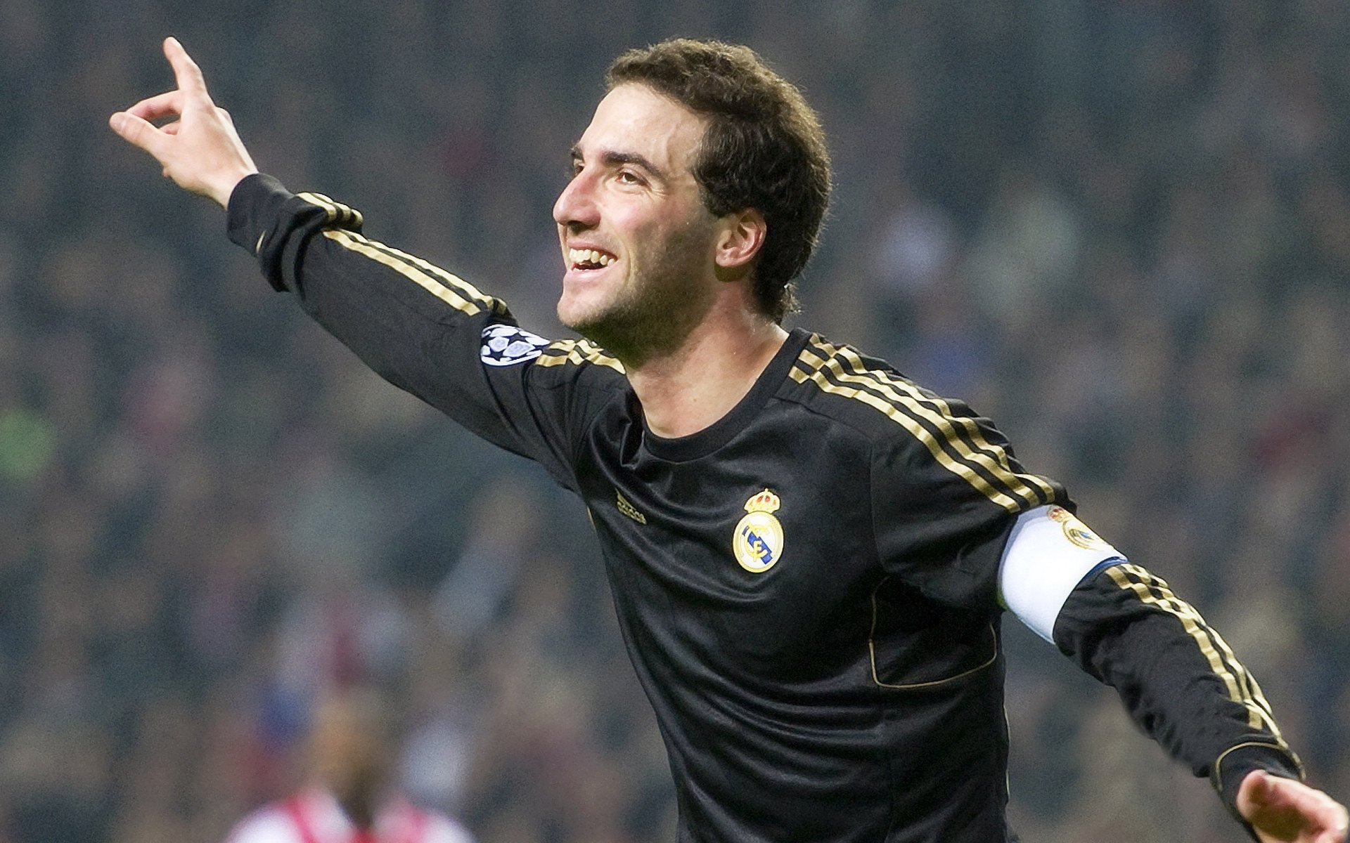 中国速度滑冰队再创佳绩 小将王晨斩获世界杯分站赛金牌