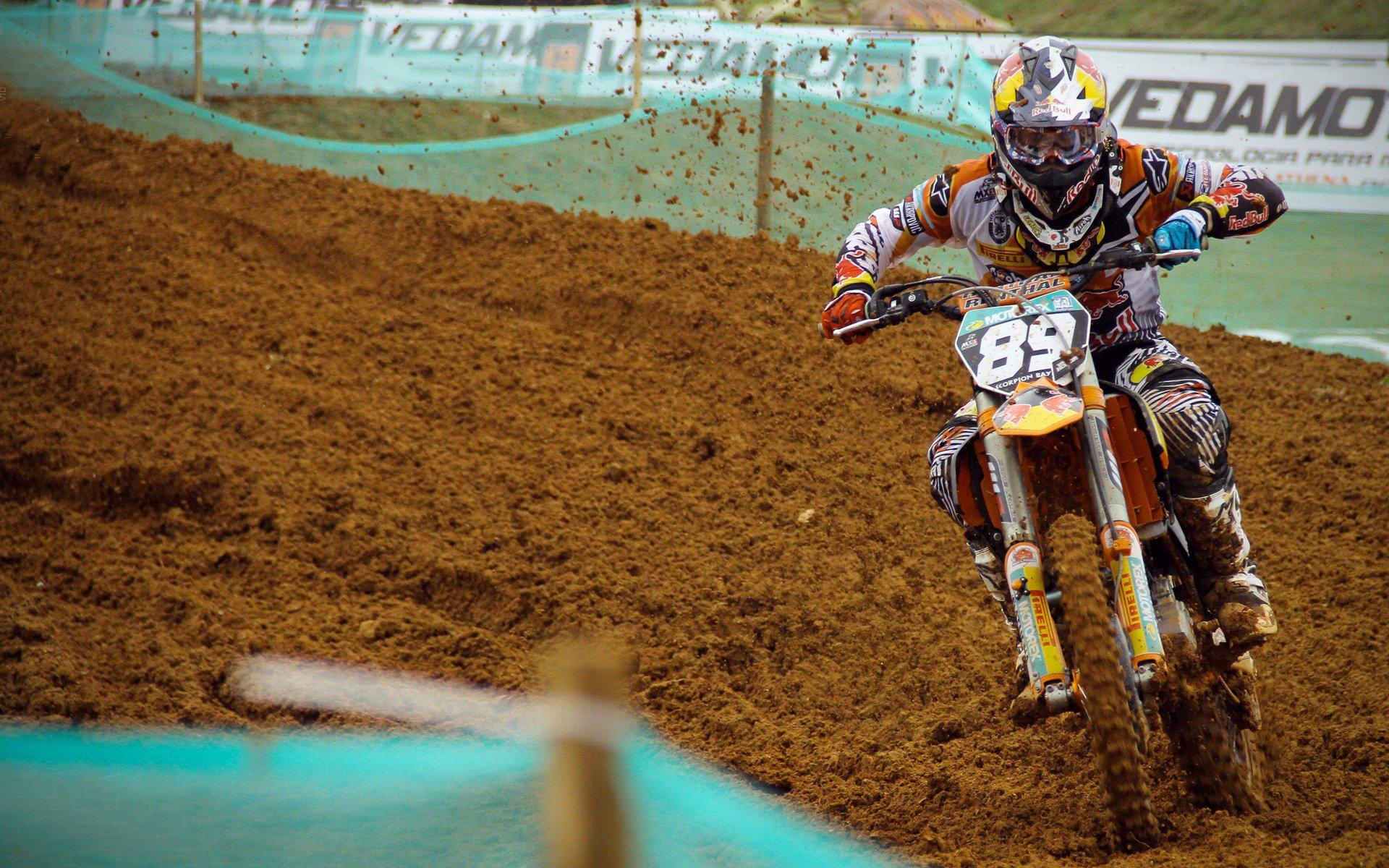 默森力挺萨拉赫替补定位，阿森纳领跑英超，争冠格局已无悬念？